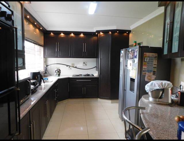 3 BEDROOM HOUSE FOR SALE IN UMHLATUZANA